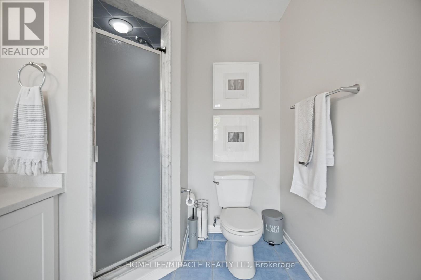 37 LACEBARK COURT - 36