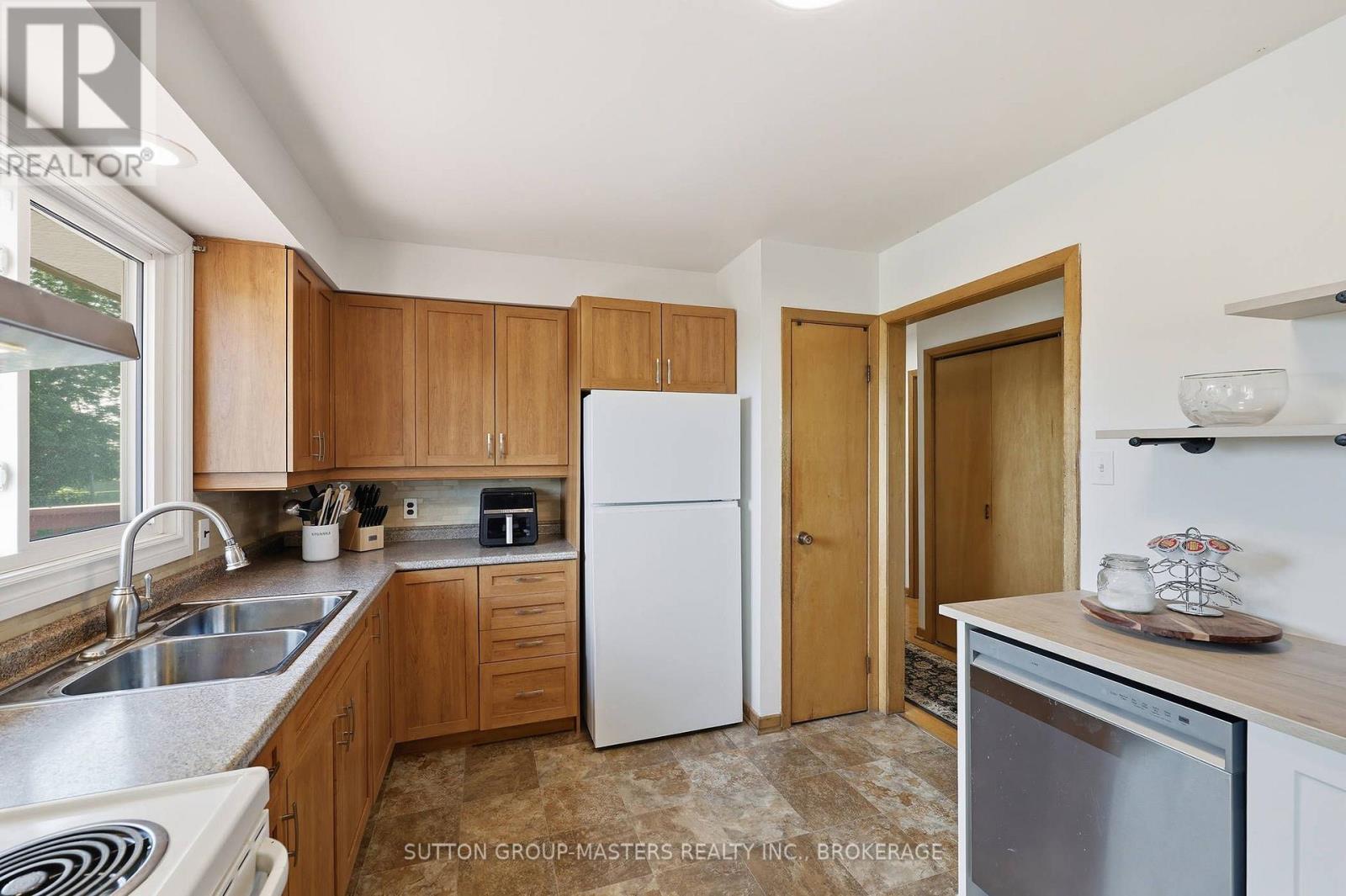 2212 BATTERSEA ROAD - 16