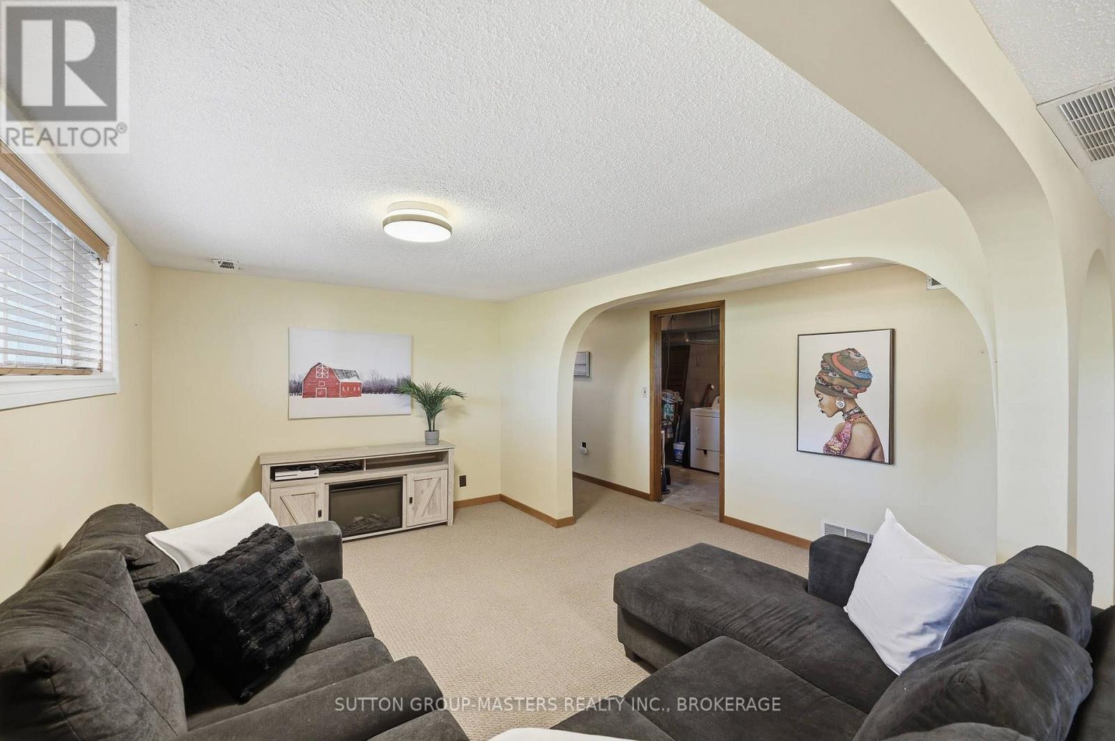 2212 BATTERSEA ROAD - 33