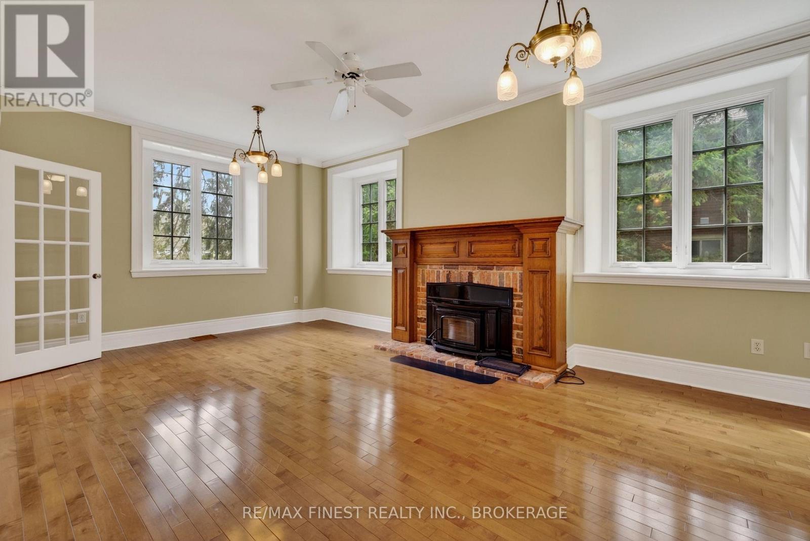 68 COLLINGWOOD STREET - 11
