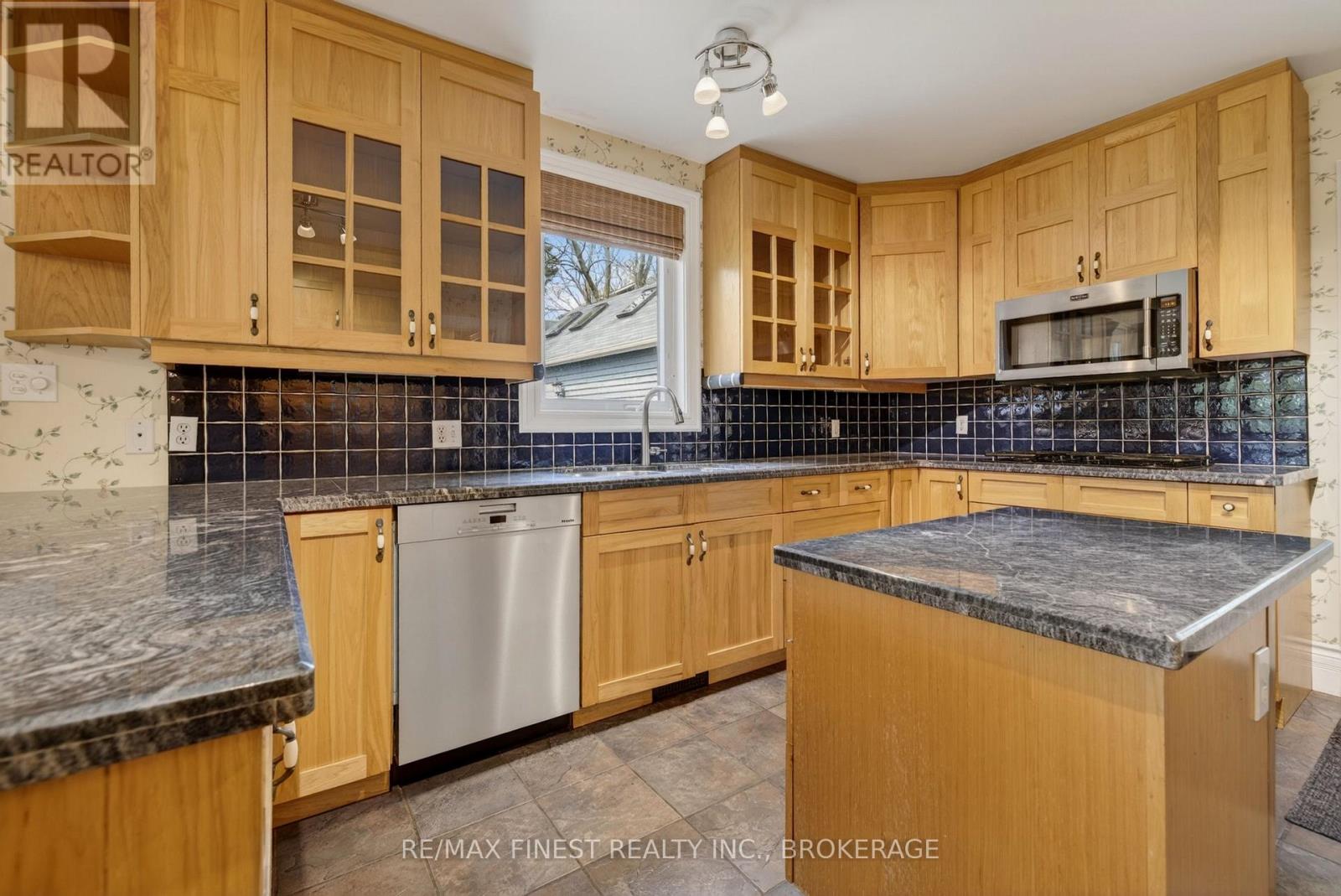 68 COLLINGWOOD STREET - 17