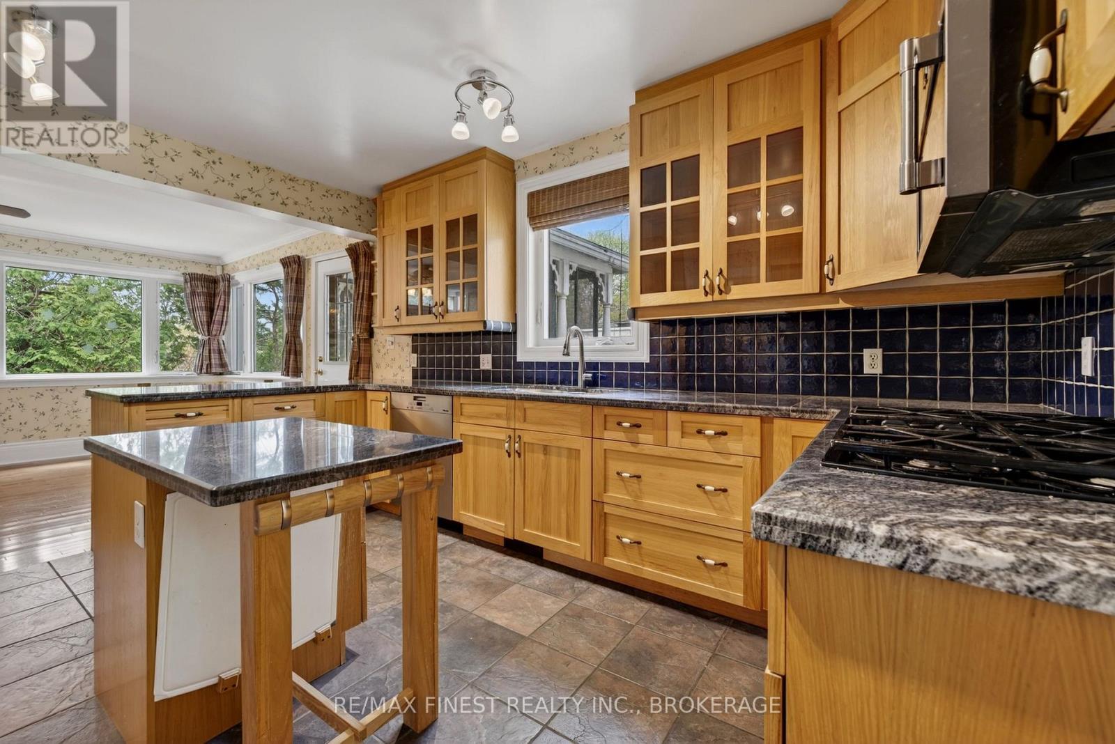 68 COLLINGWOOD STREET - 19