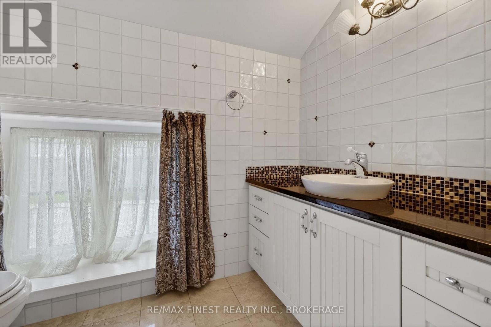 68 COLLINGWOOD STREET - 28