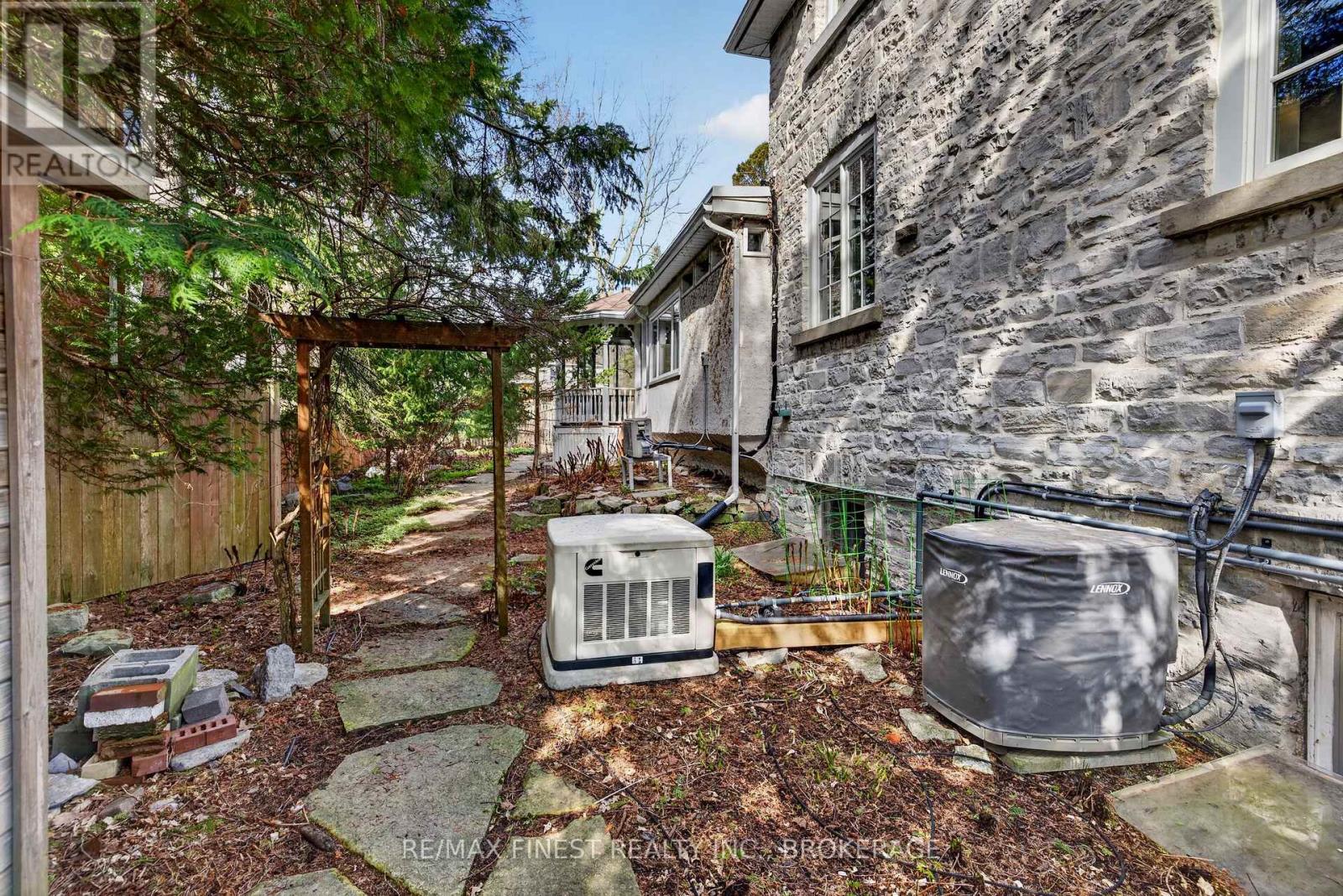 68 COLLINGWOOD STREET - 38