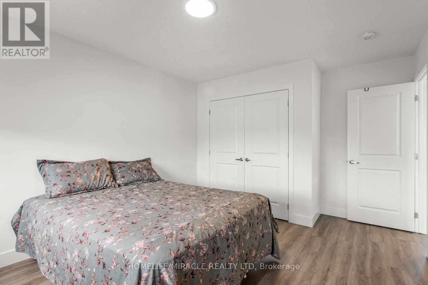 #38 3635 SOUTHBRIDGE AVENUE - 32