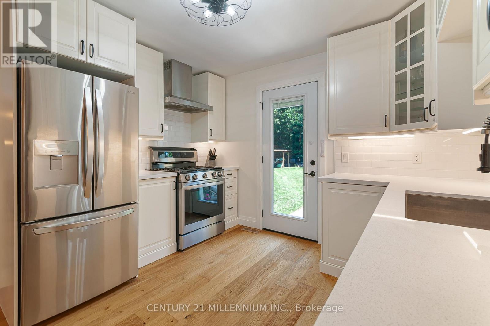 850 MUSKOKA ROAD N - 3
