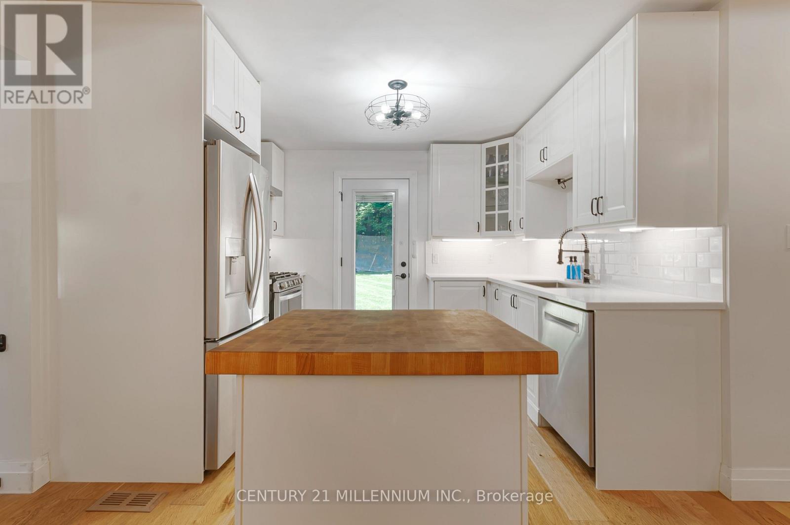 850 MUSKOKA ROAD N - 4