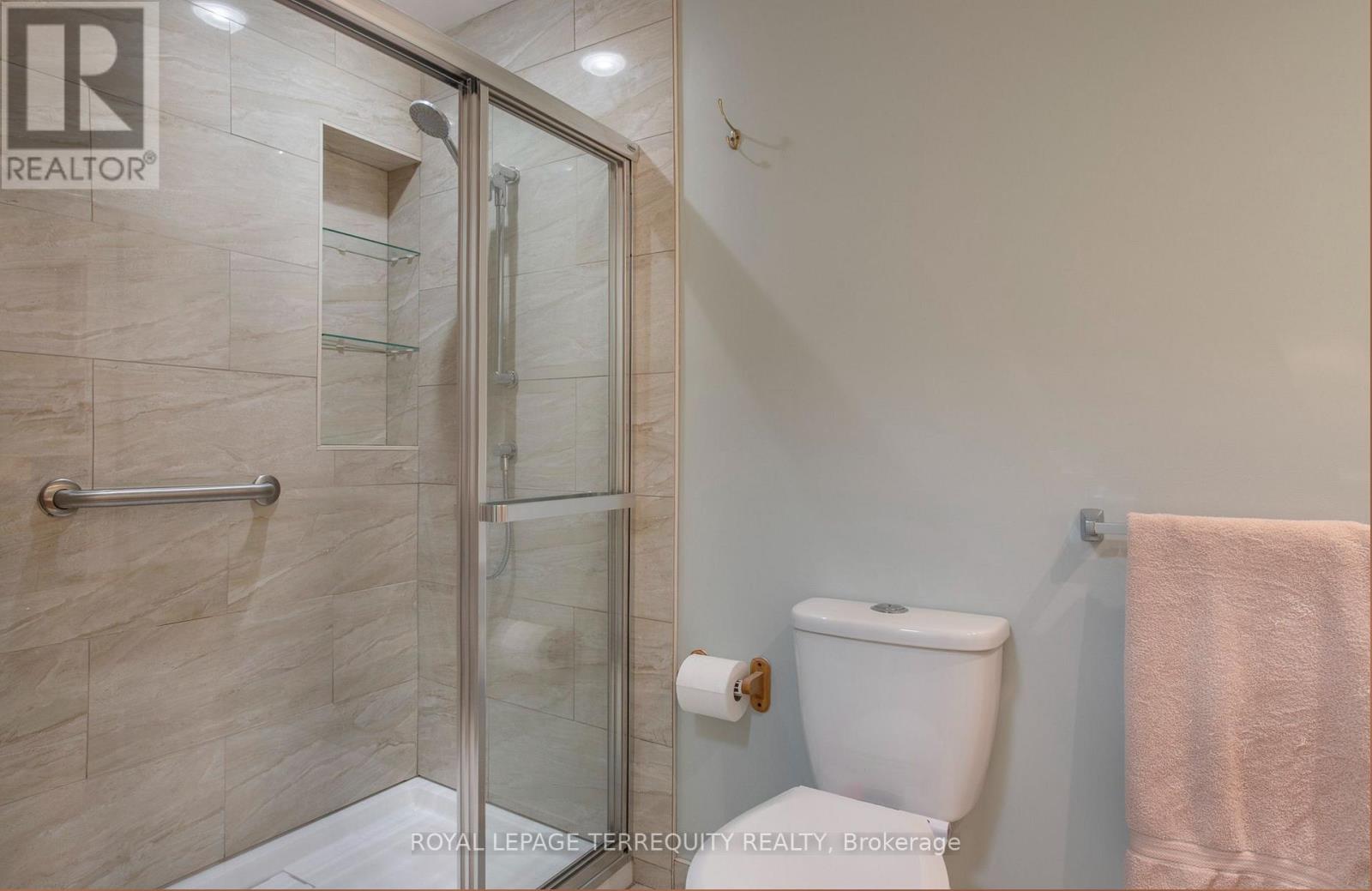 24 SIMCOE STREET - Image 18