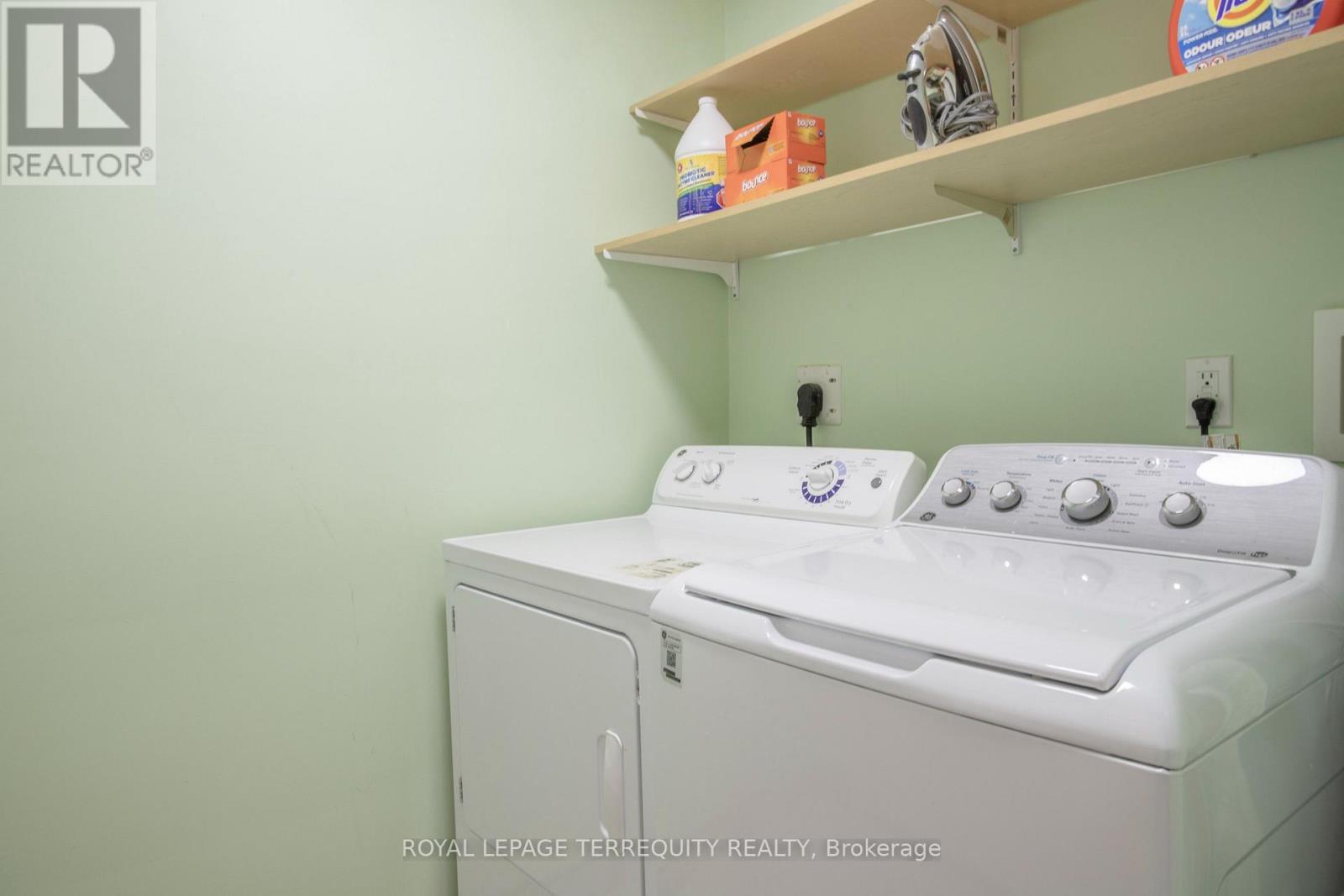 24 SIMCOE STREET - Image 26