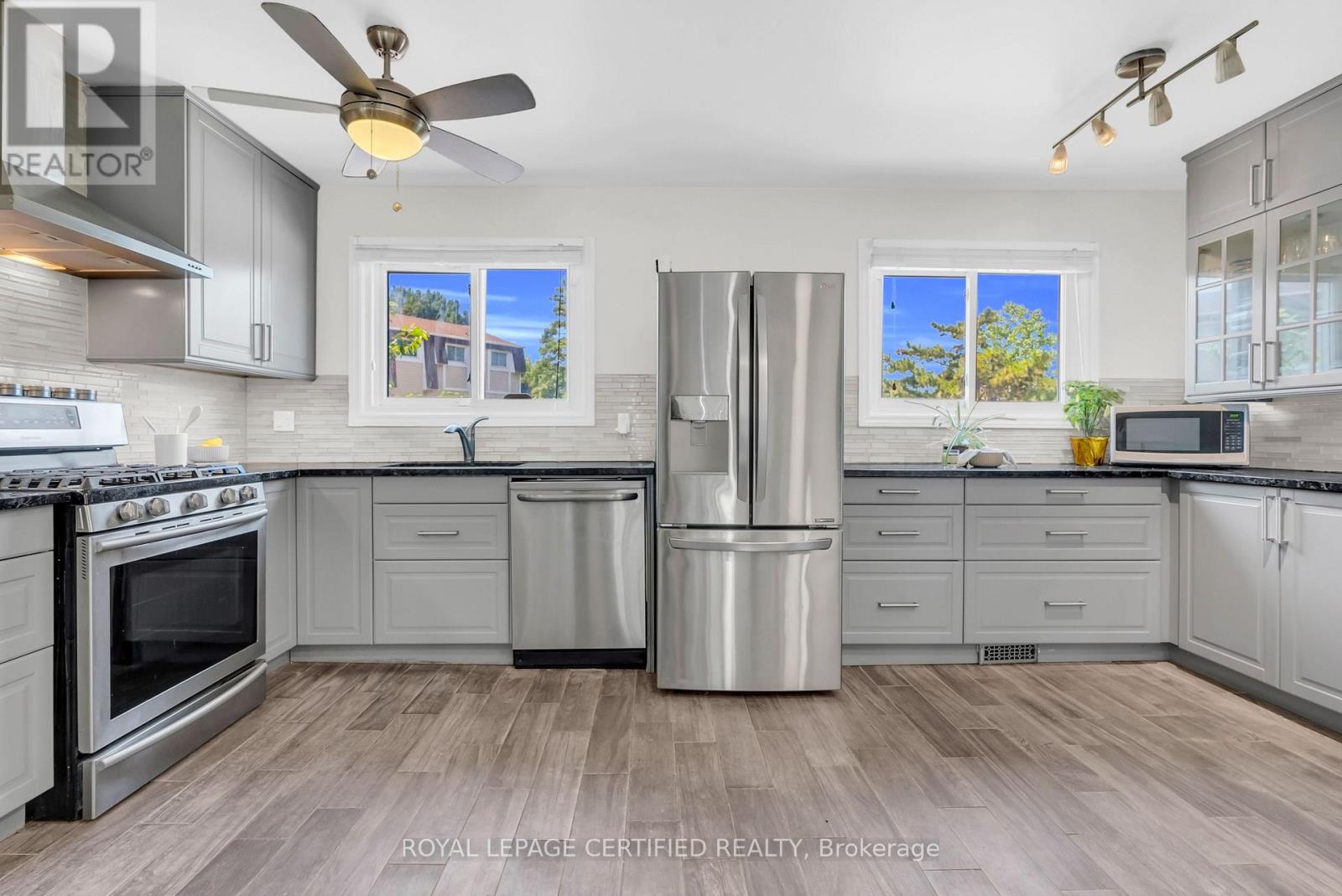 #43 11 HARRISFORD STREET - 16