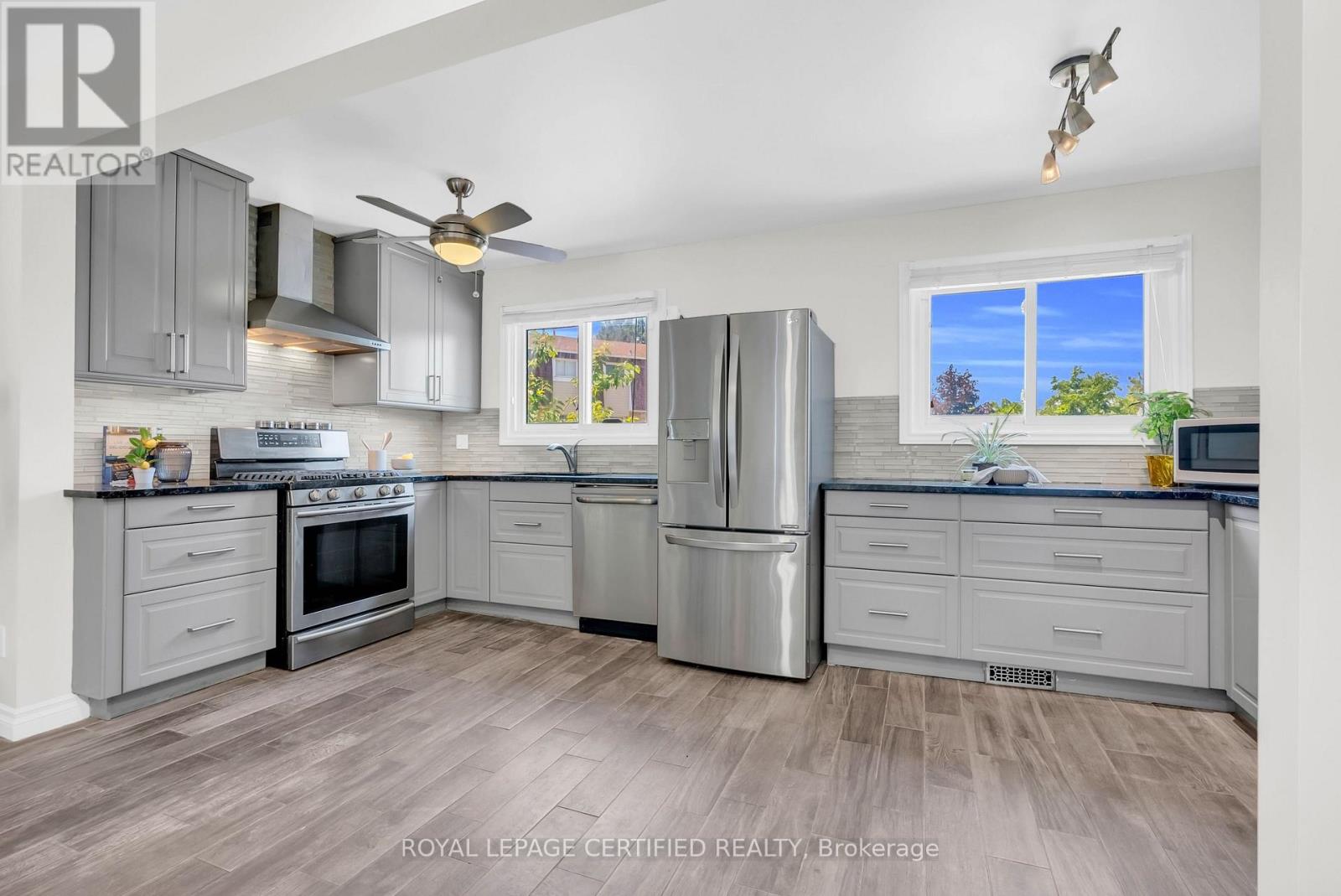 #43 11 HARRISFORD STREET - 17