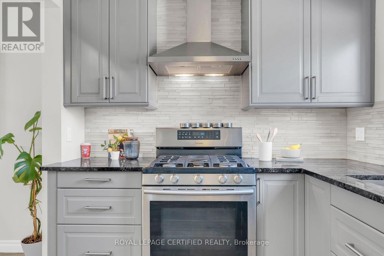 #43 11 HARRISFORD STREET - 19