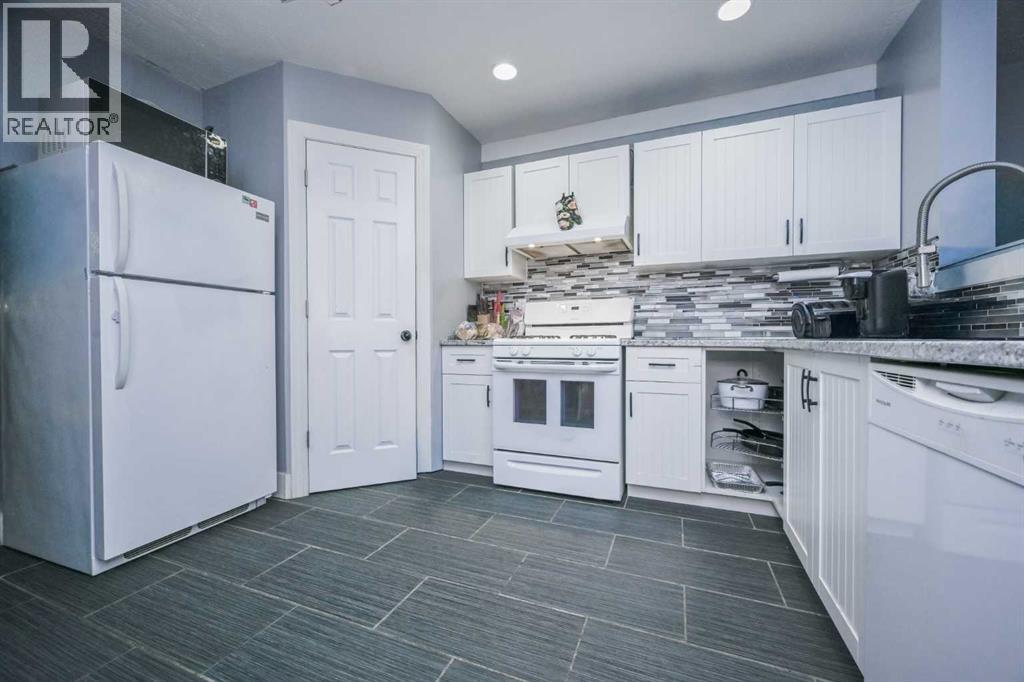 7018 90 Street - 17