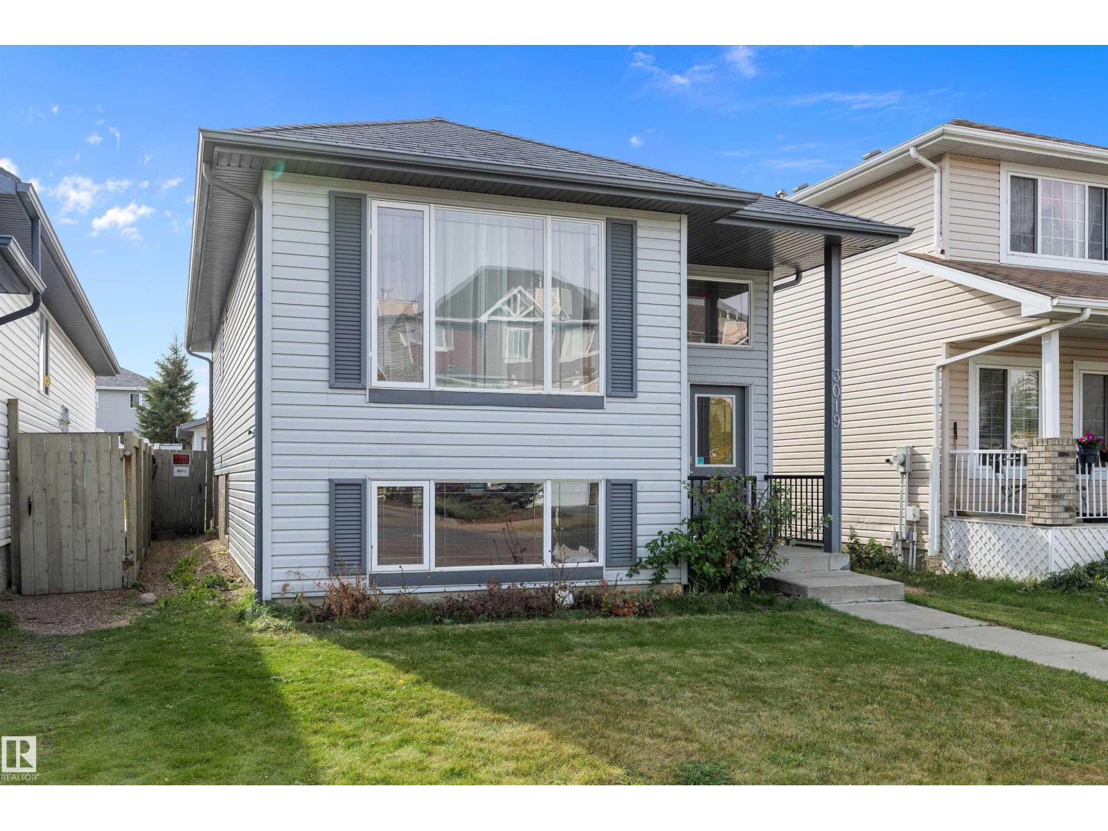 3019 33 AV NW - 1