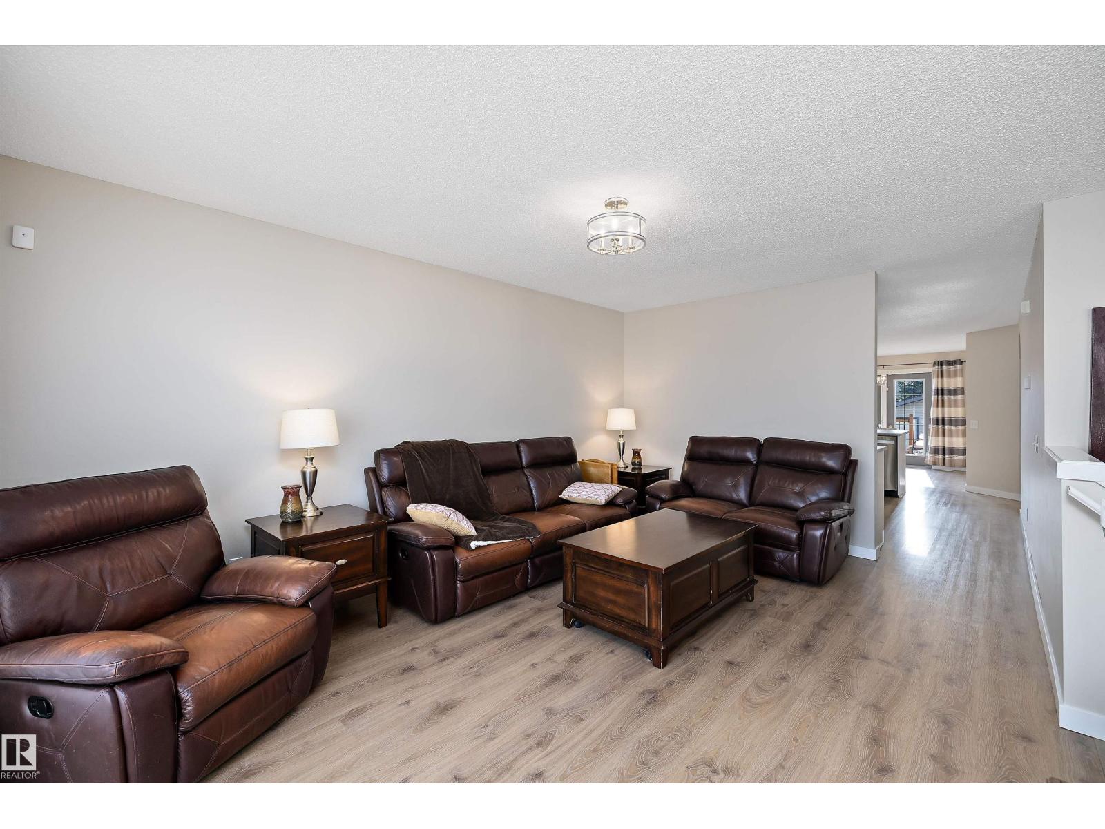 3019 33 AV NW - 4