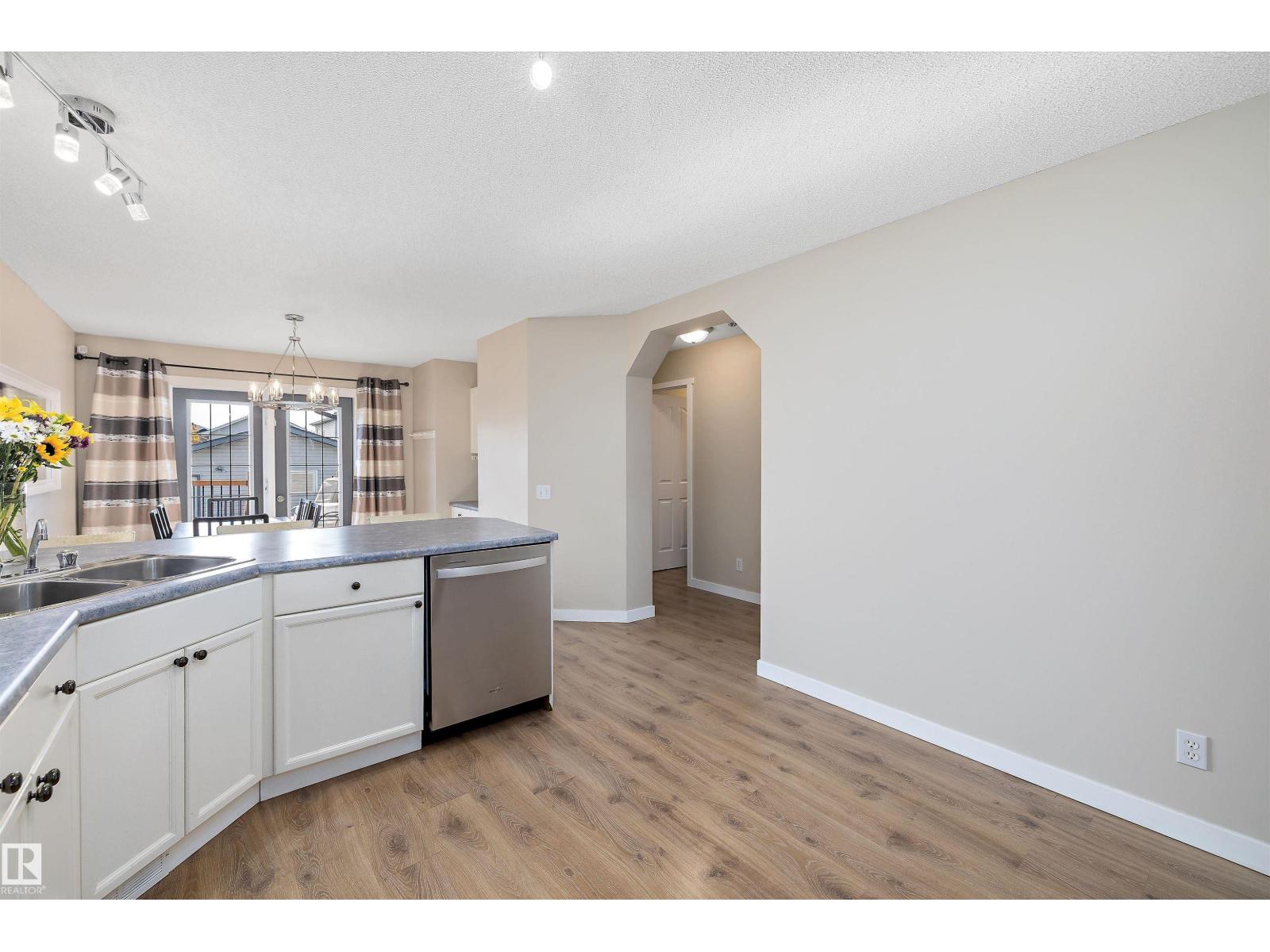 3019 33 AV NW - 8