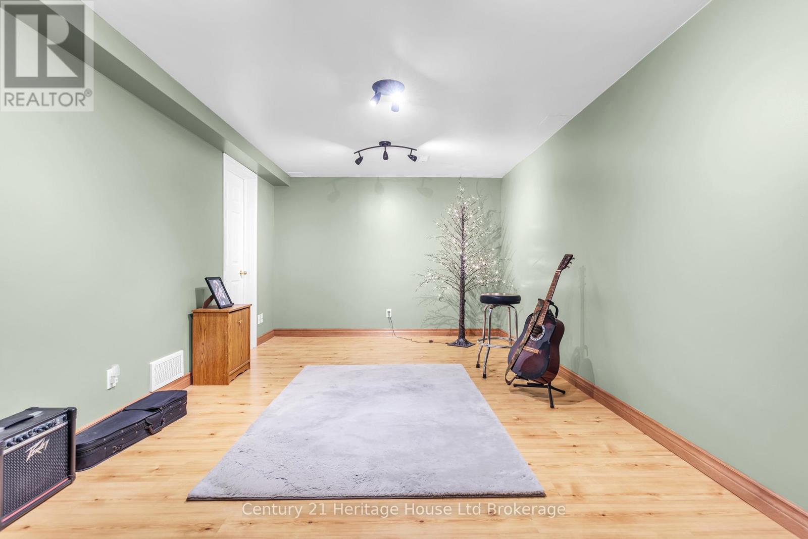 15 GIBSON DRIVE - 35