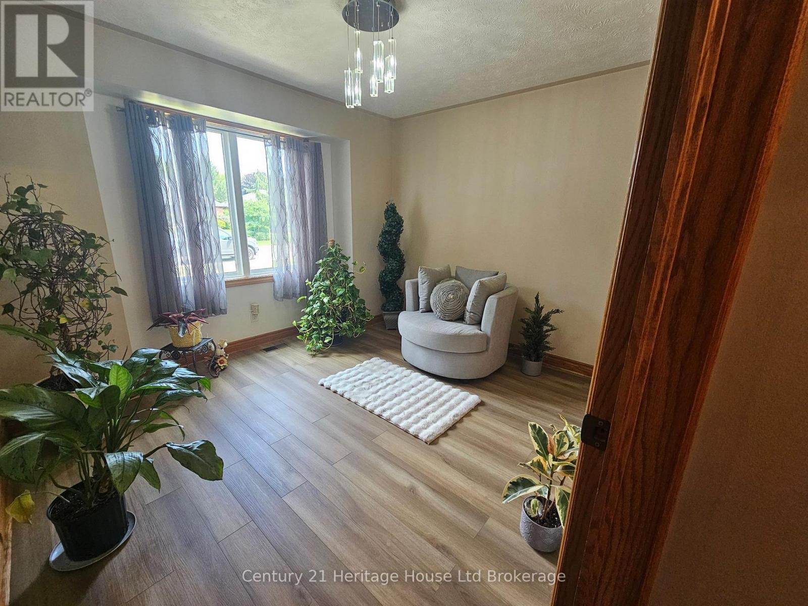 15 GIBSON DRIVE - 21