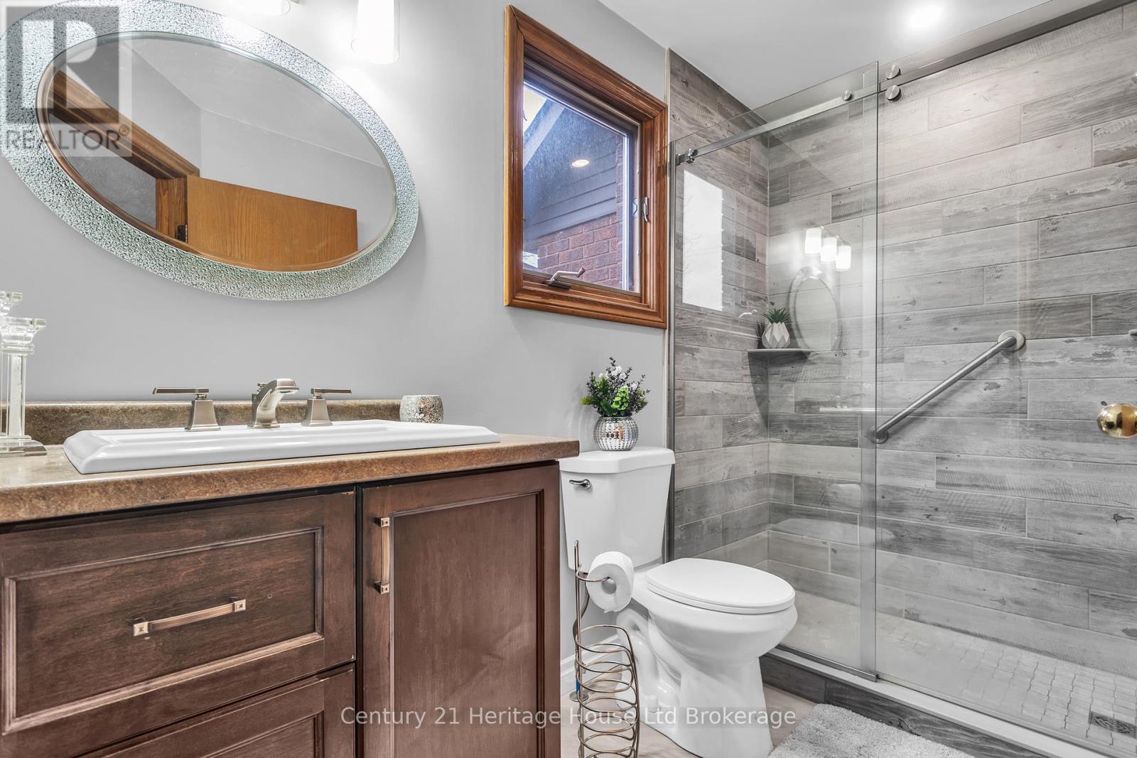 15 GIBSON DRIVE - 22