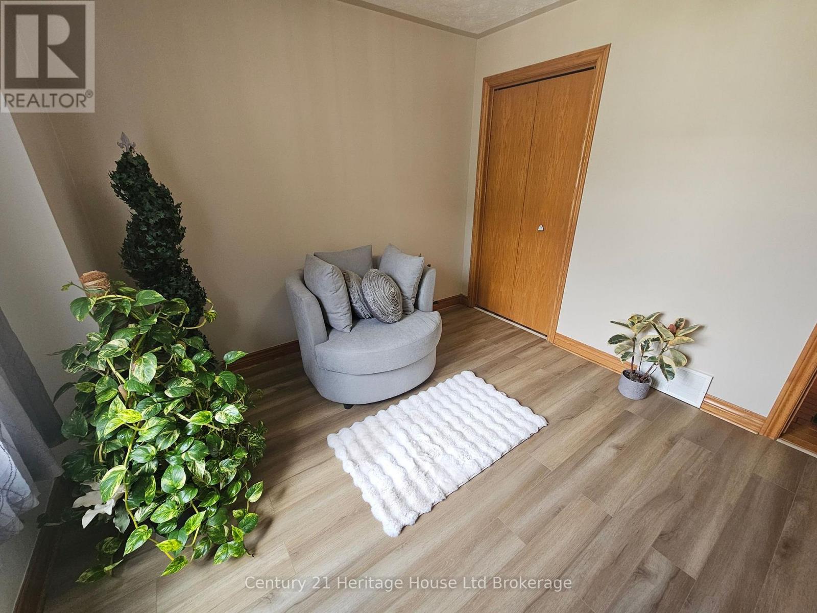 15 GIBSON DRIVE - 26