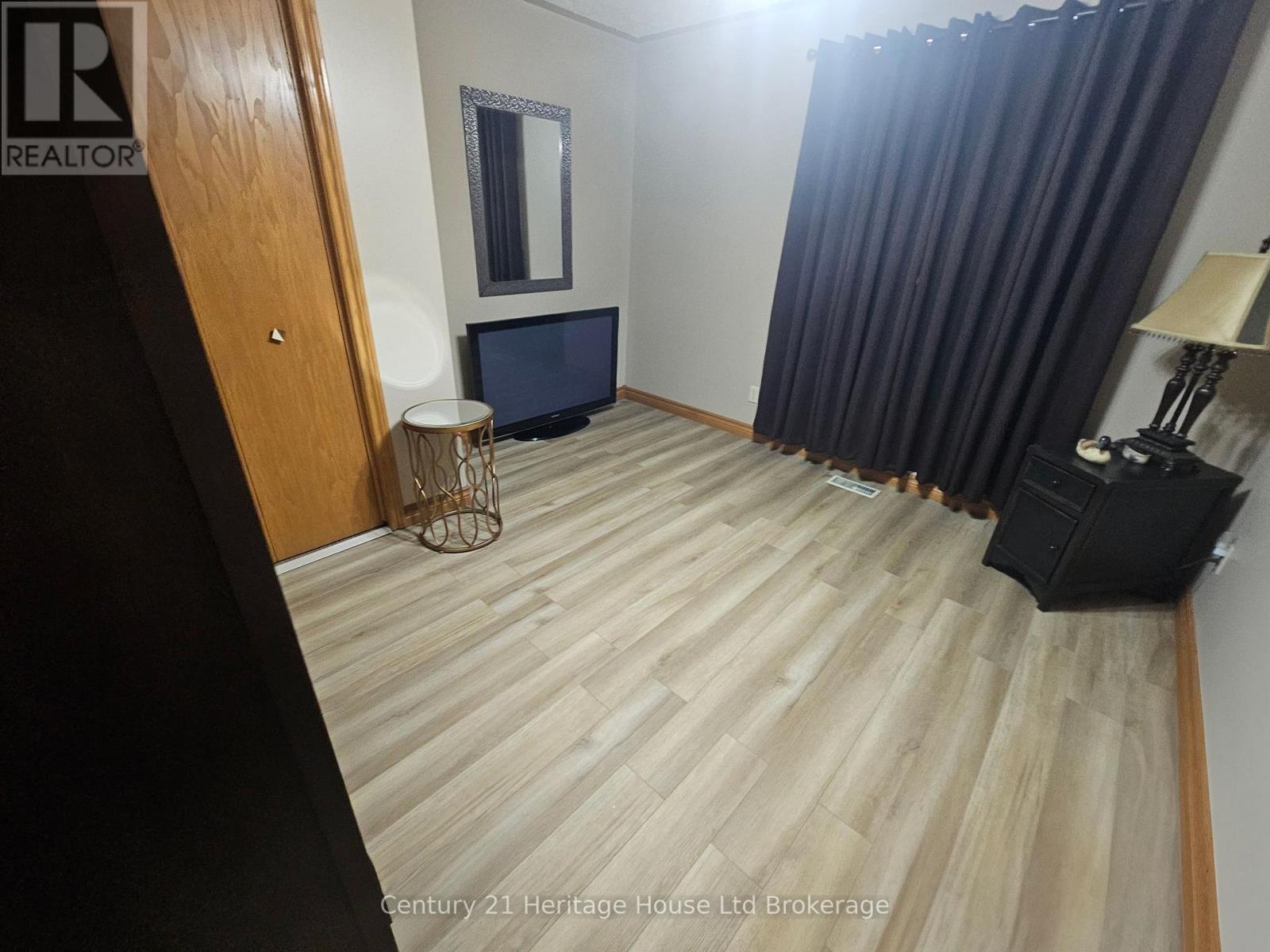 15 GIBSON DRIVE - 25