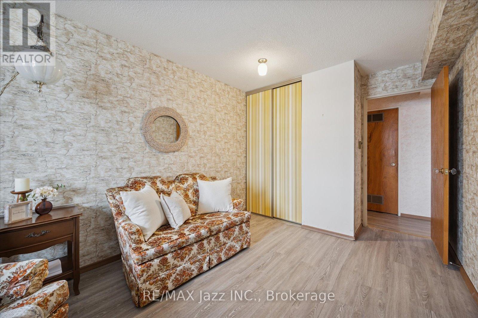 #102 120 ELGIN STREET W - 17
