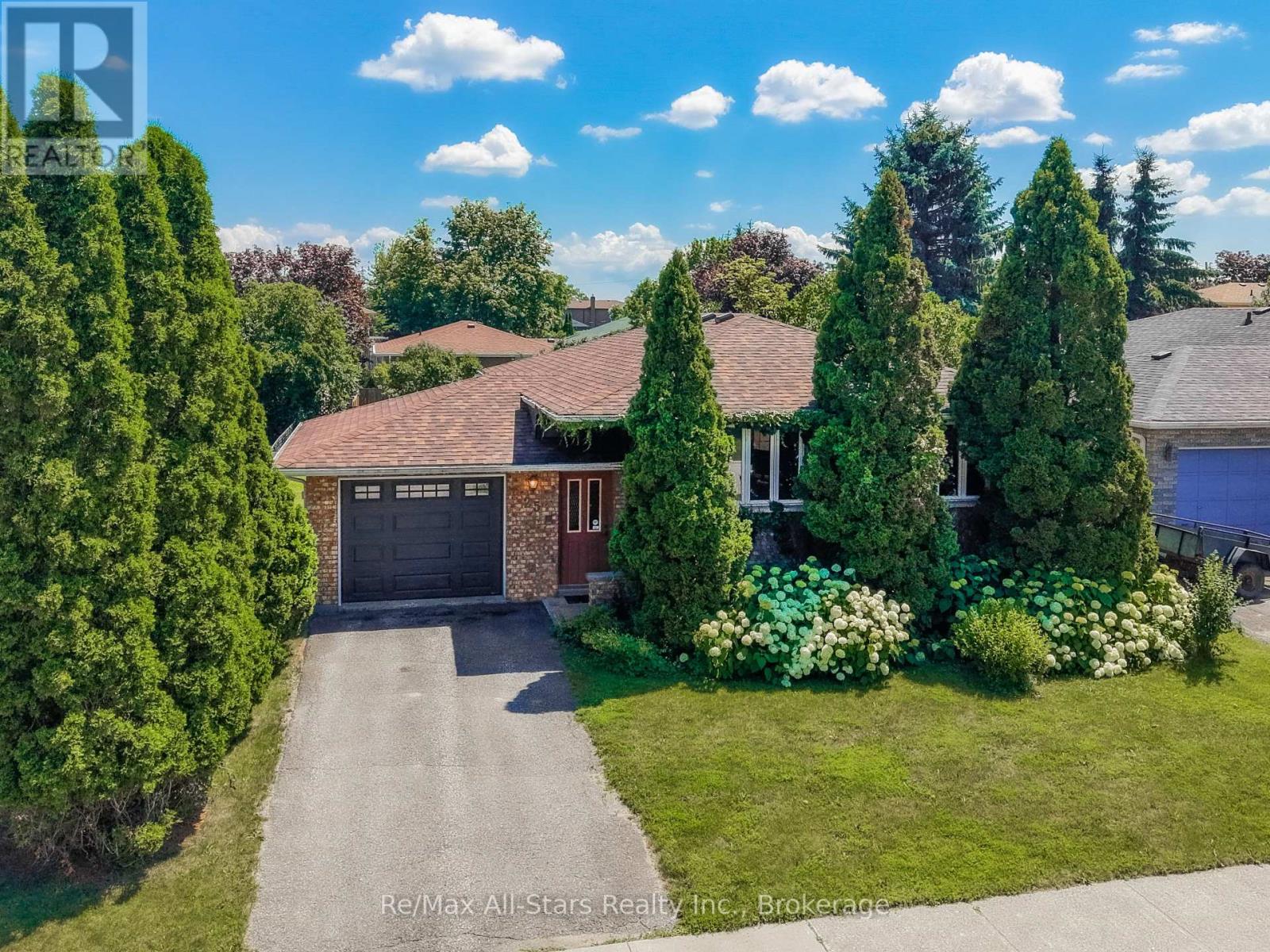 25 MADILL CRESCENT - 1