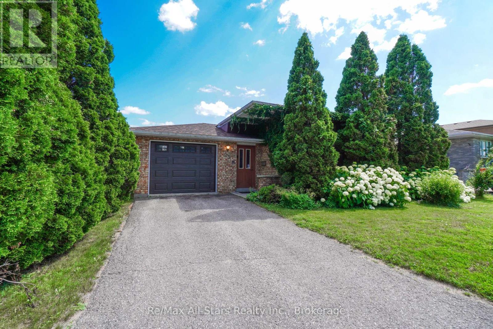 25 MADILL CRESCENT - 2