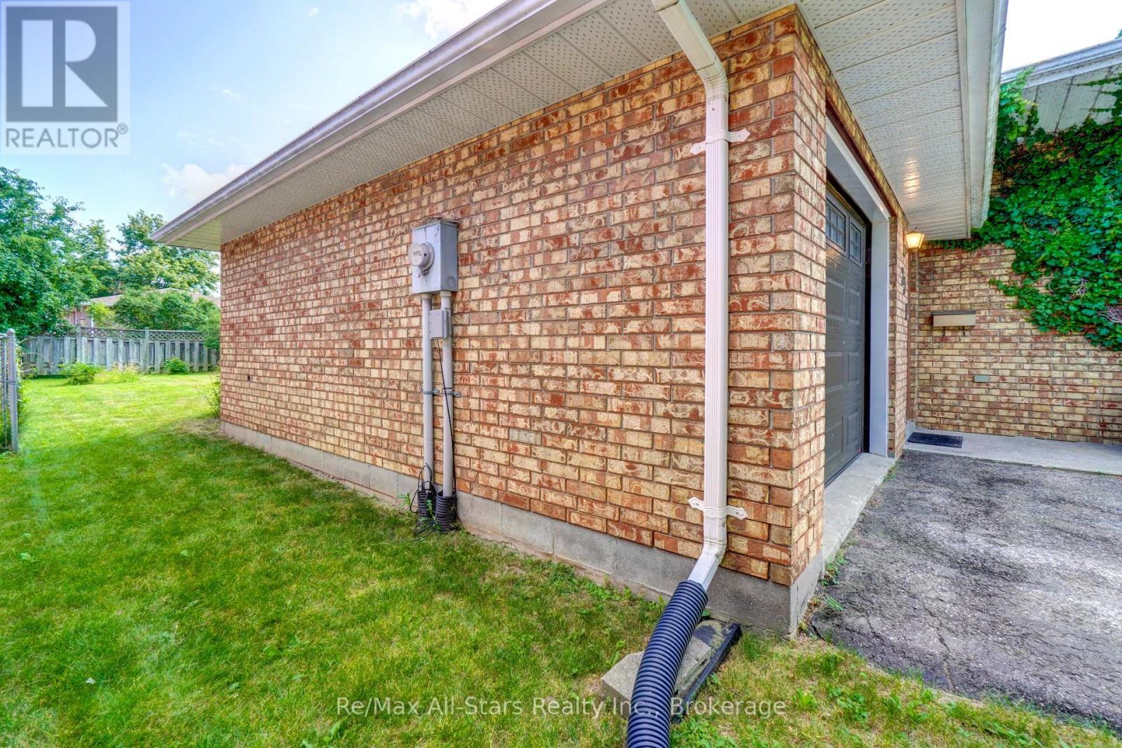 25 MADILL CRESCENT - 25