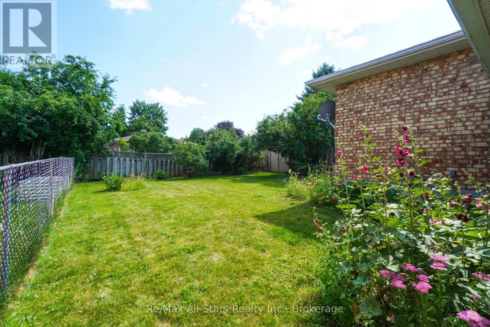 25 MADILL CRESCENT - 26