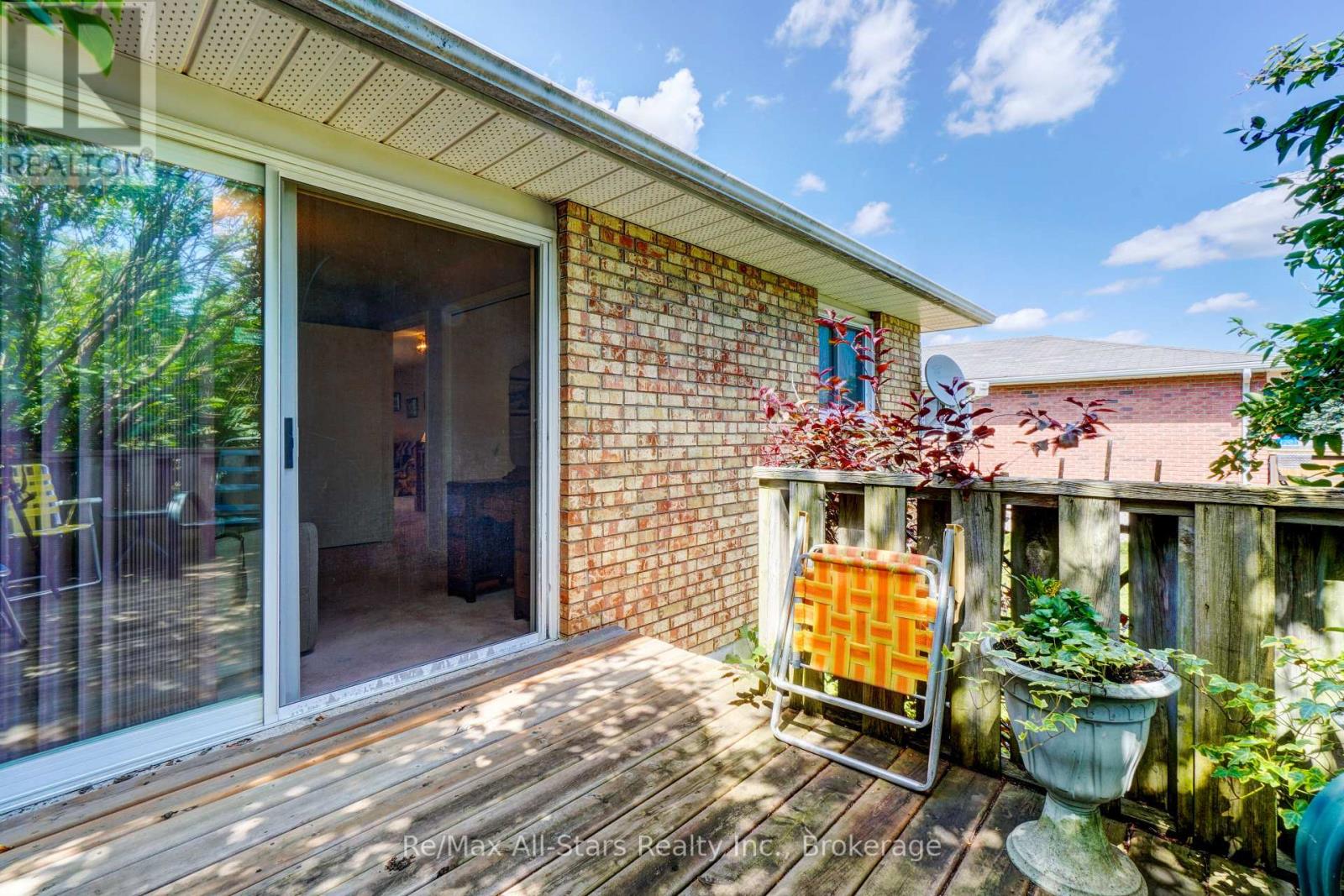 25 MADILL CRESCENT - 28