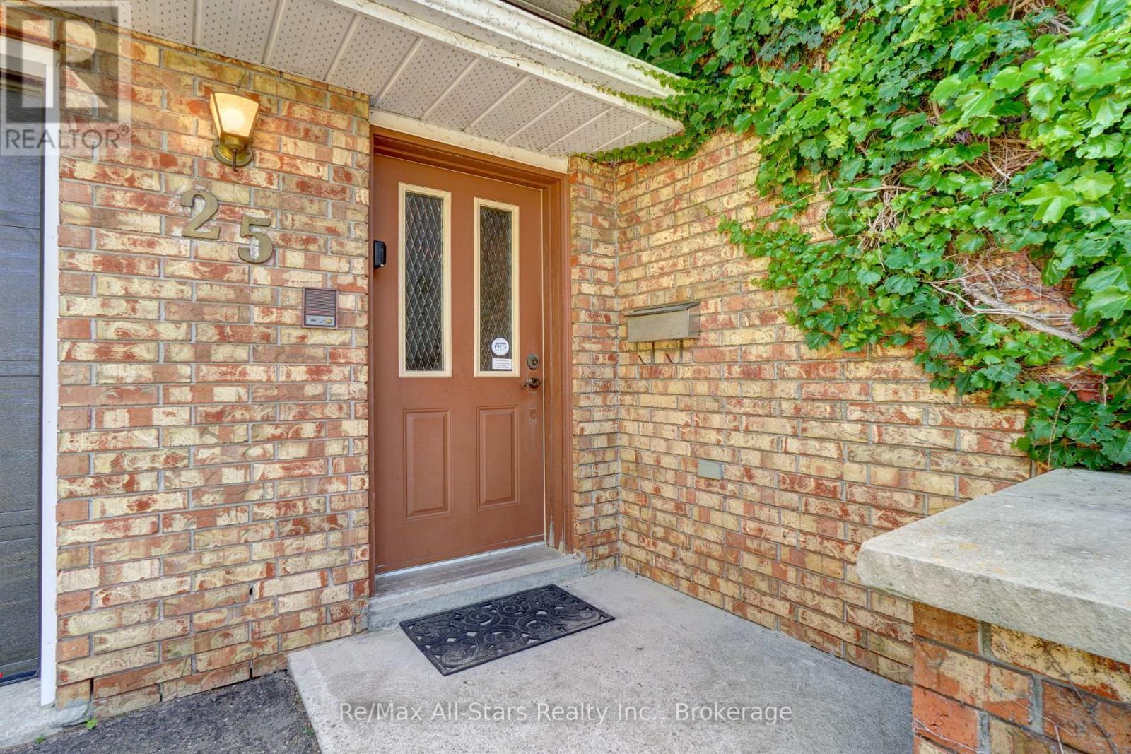 25 MADILL CRESCENT - 3