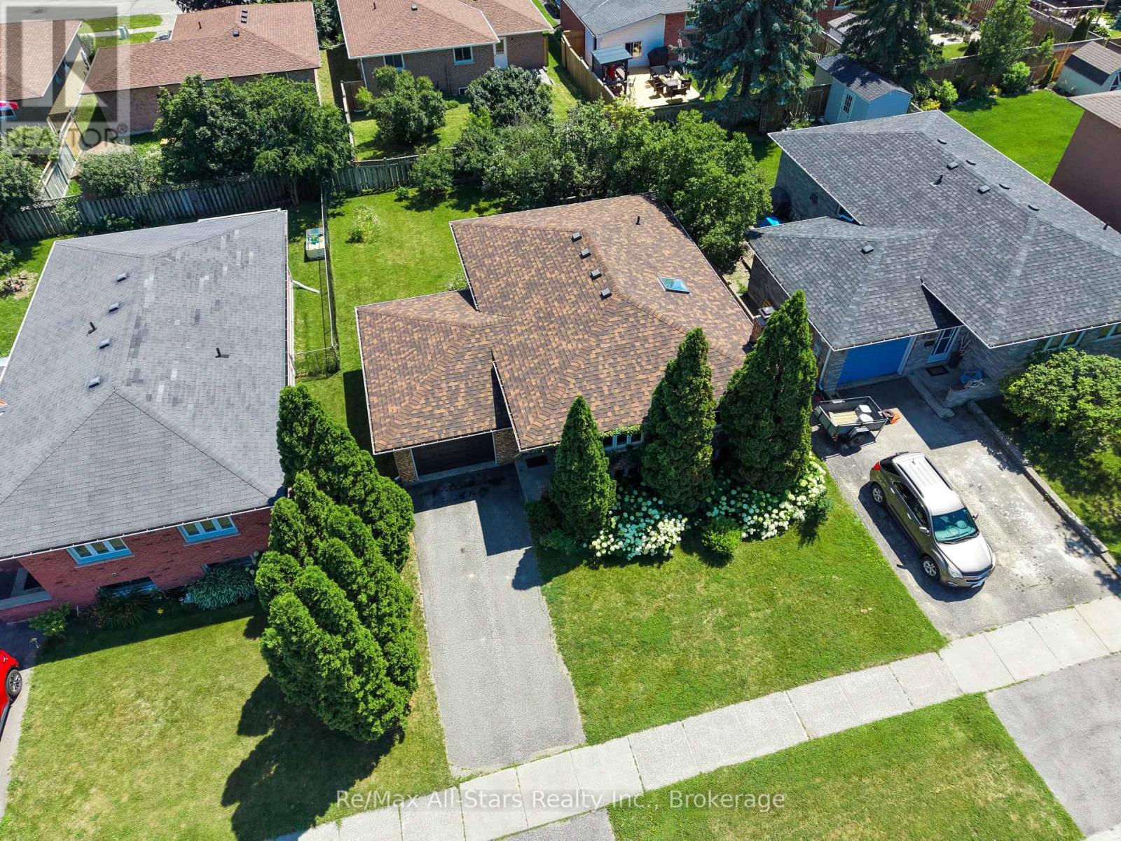 25 MADILL CRESCENT - 32