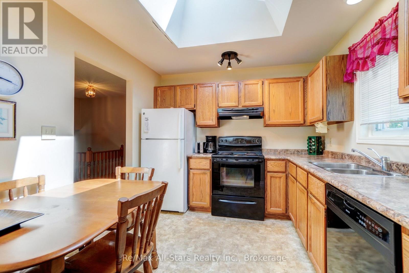 25 MADILL CRESCENT - 8