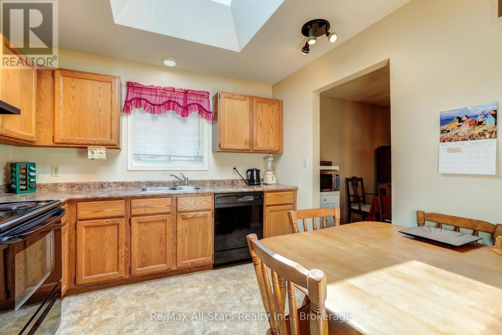 25 MADILL CRESCENT - 9