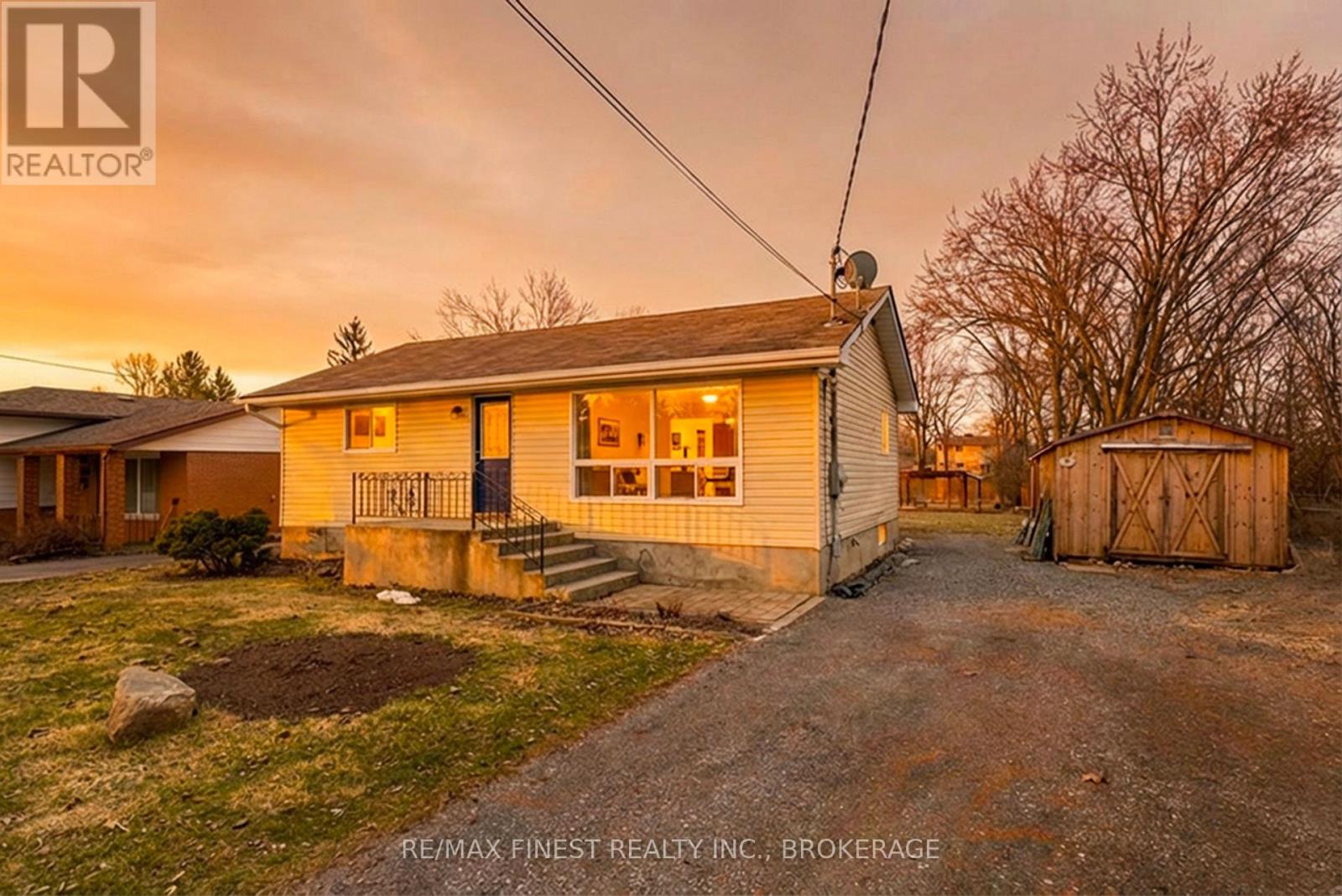 3007 PRINCESS STREET - 1