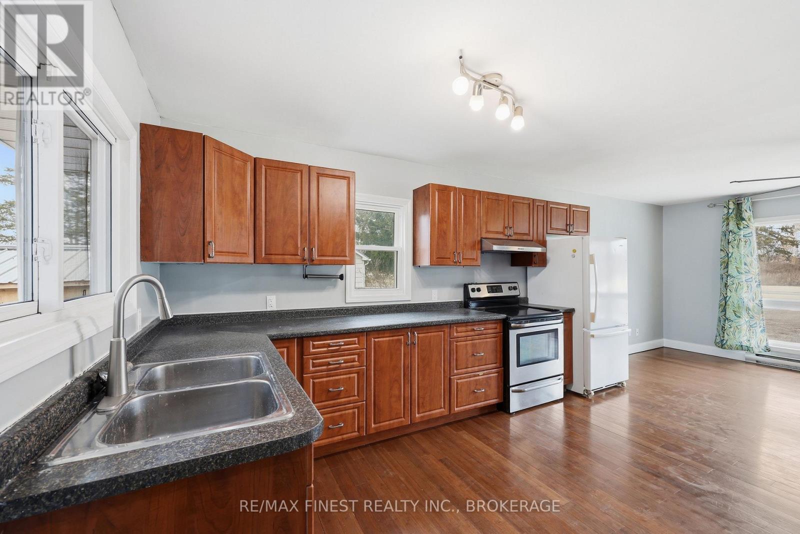 3007 PRINCESS STREET - 14