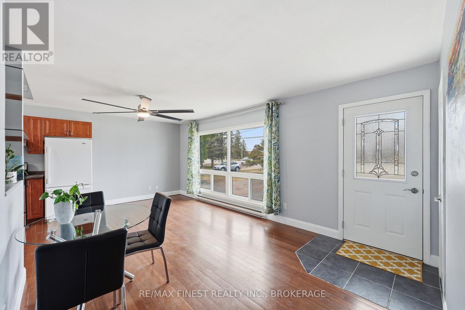 3007 PRINCESS STREET - 6
