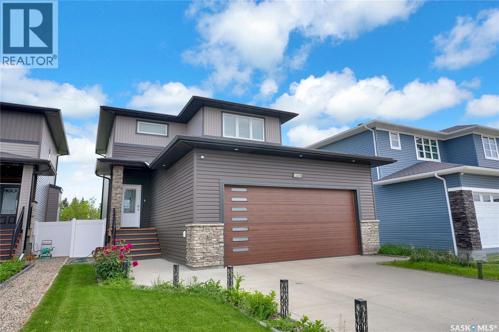 1049 Maplewood DRIVE - 1