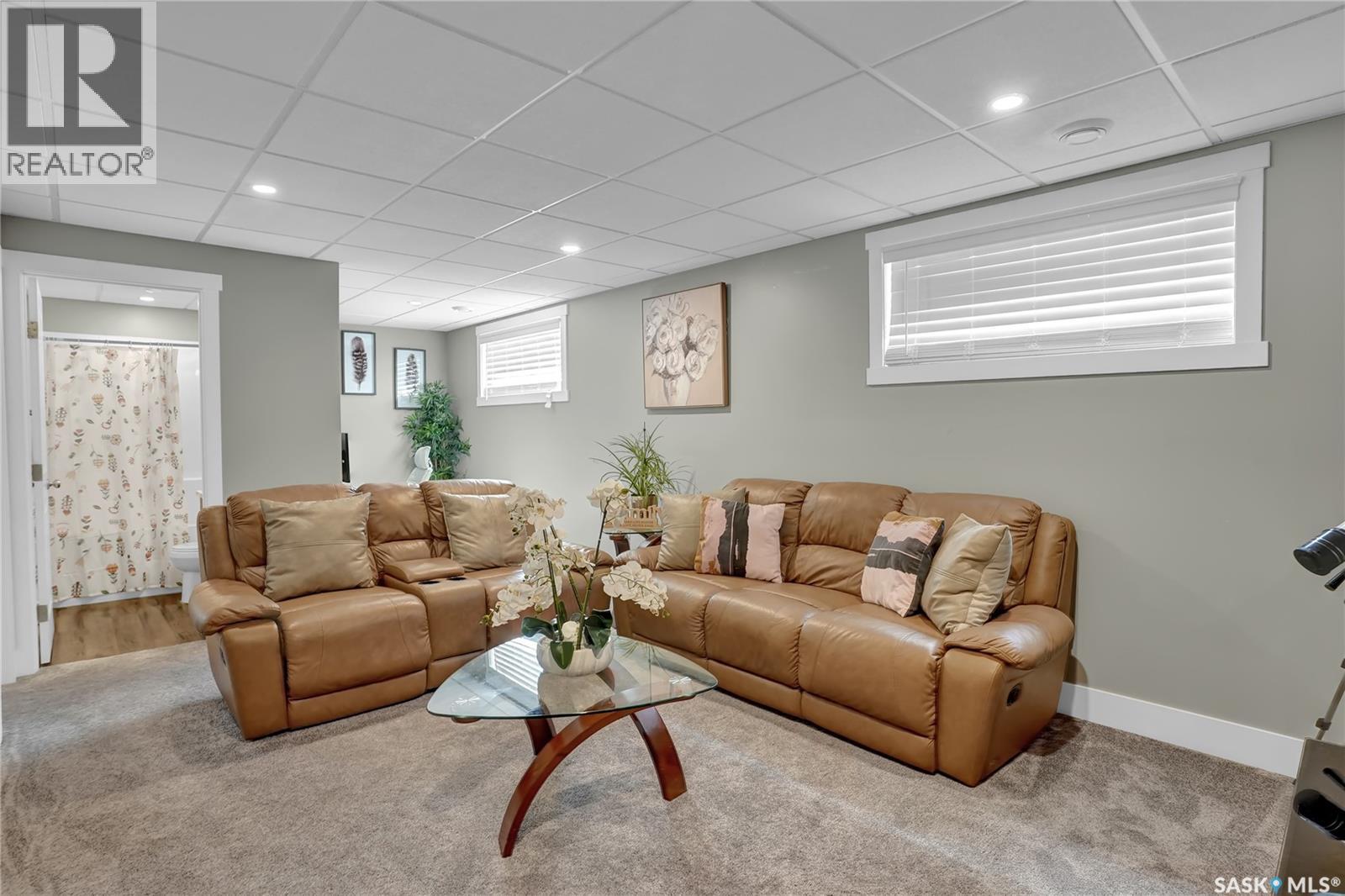 1049 Maplewood DRIVE - Image 38