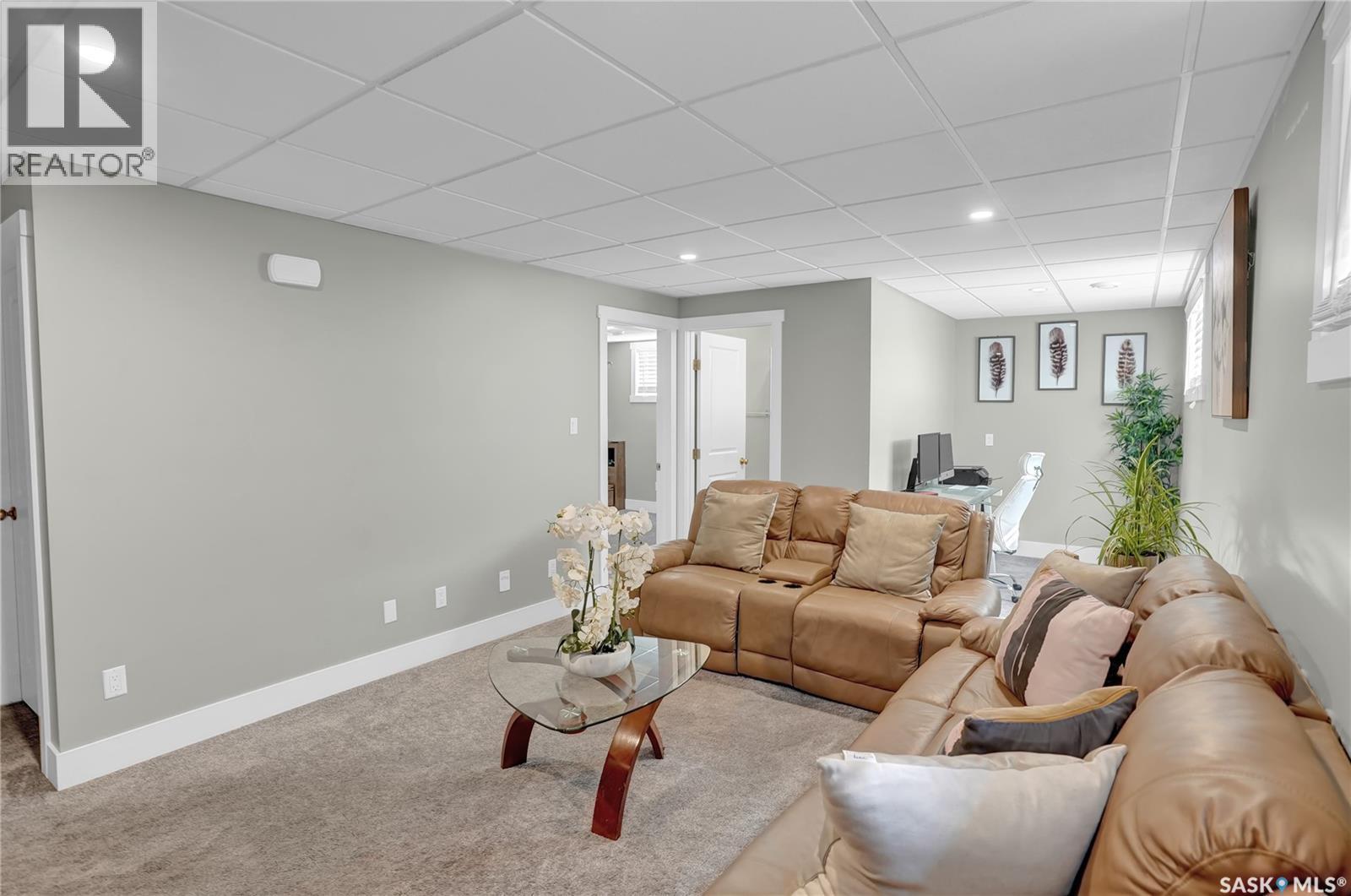 1049 Maplewood DRIVE - Image 39