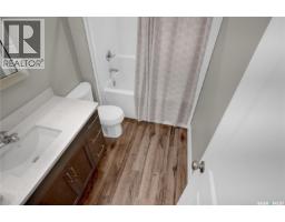 1049 Maplewood Drive, Moose Jaw, SK S6J0B6 Photo 28