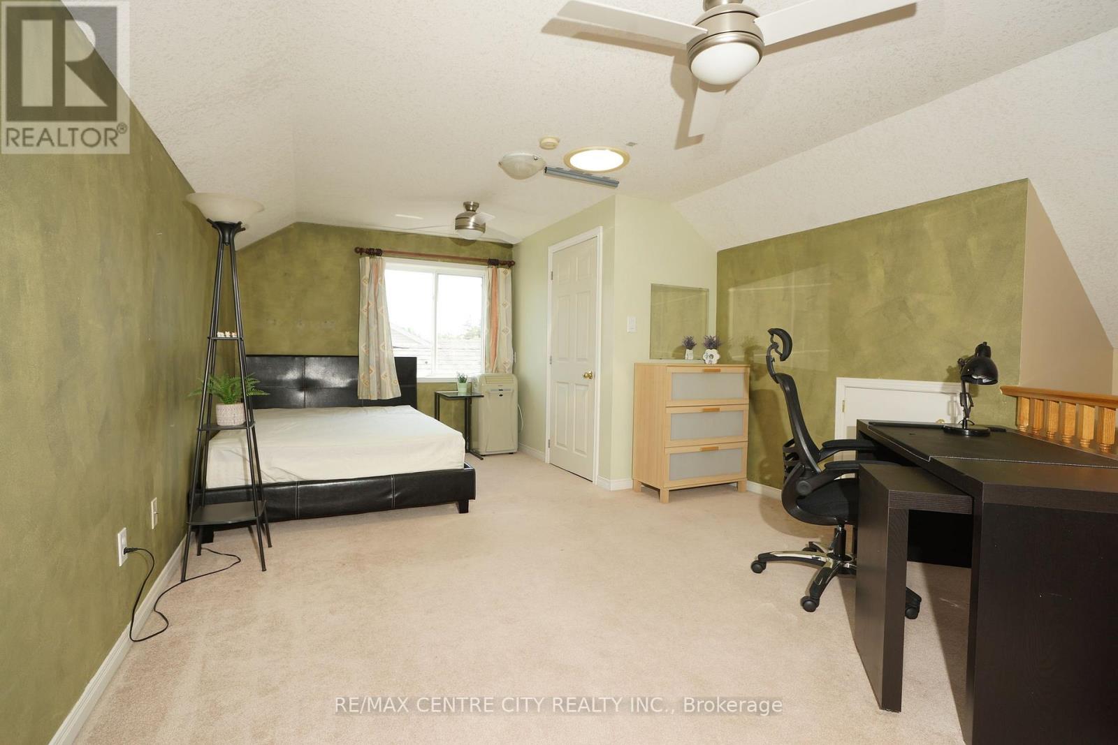 762 BLACKSMITH STREET - 15