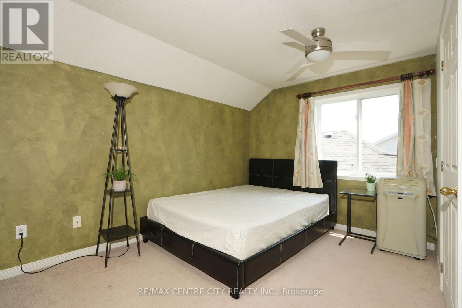 762 BLACKSMITH STREET - 17