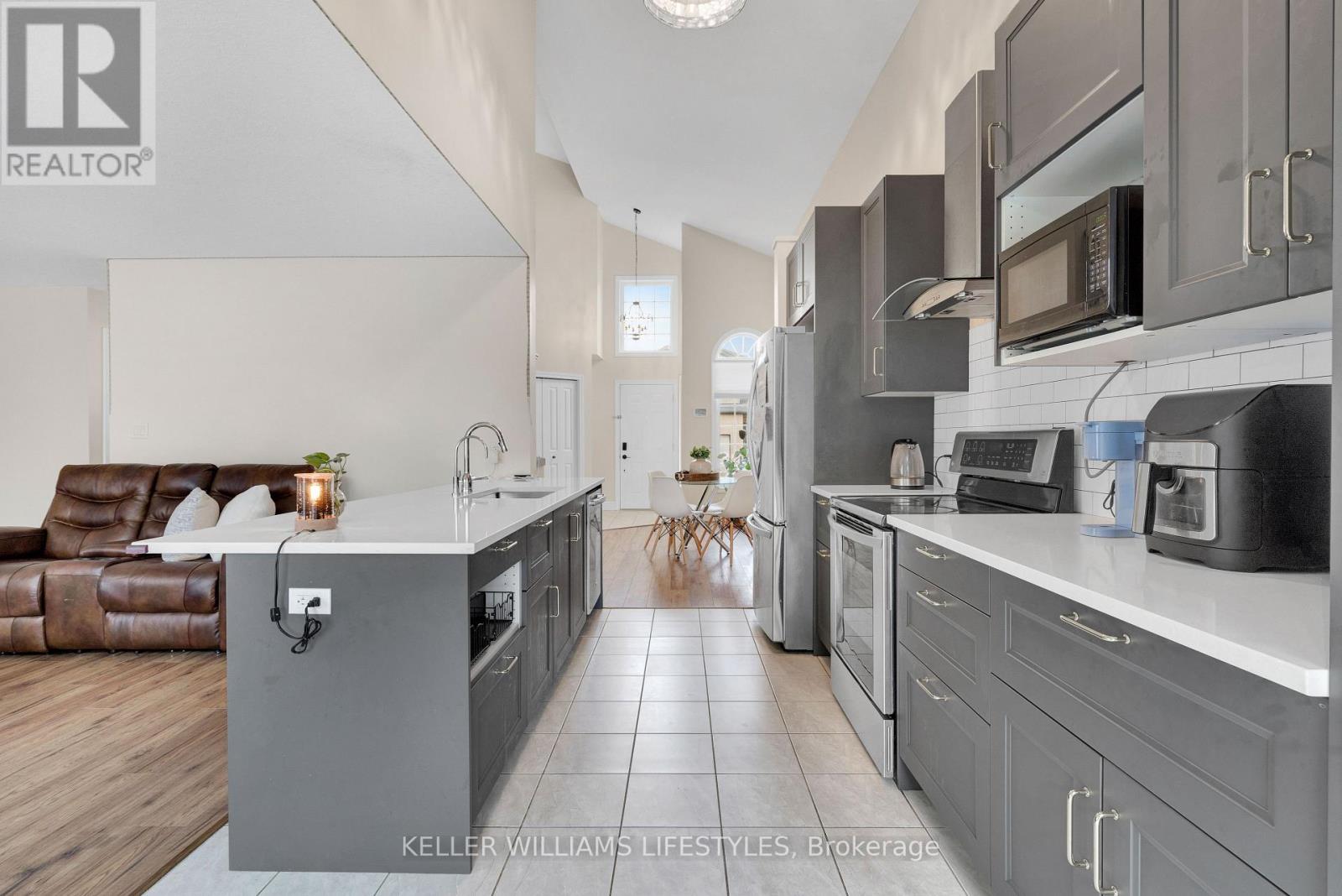 #18 3270 SINGLETON AVENUE - 10