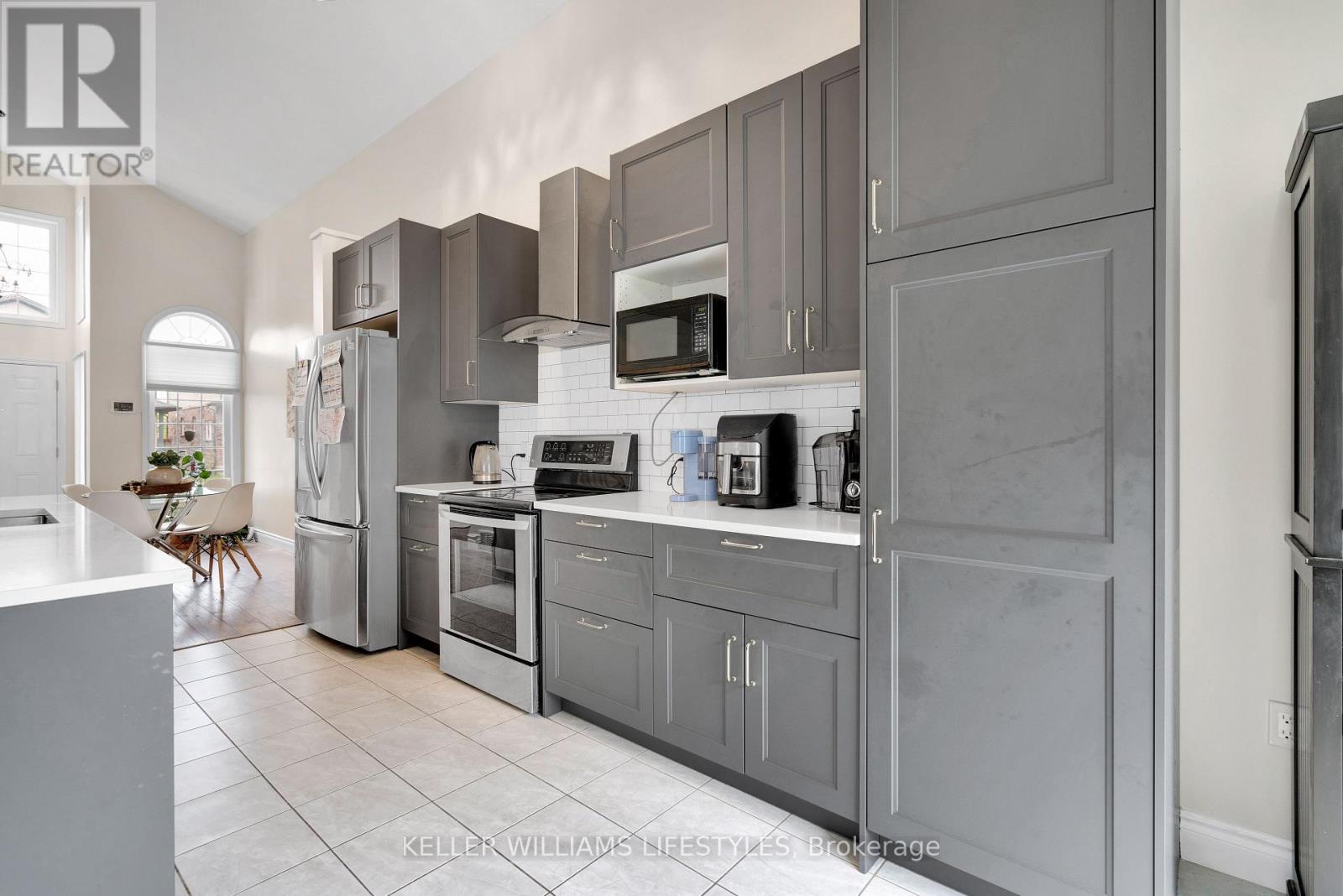 #18 3270 SINGLETON AVENUE - 12