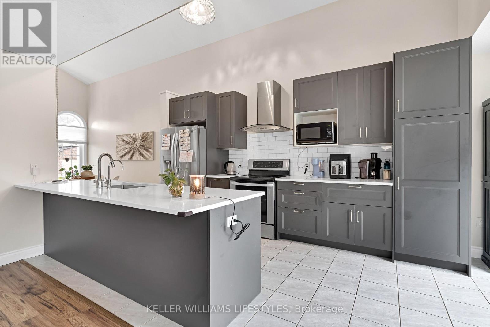 #18 3270 SINGLETON AVENUE - 14