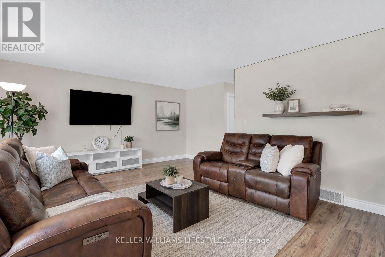 #18 3270 SINGLETON AVENUE - 15