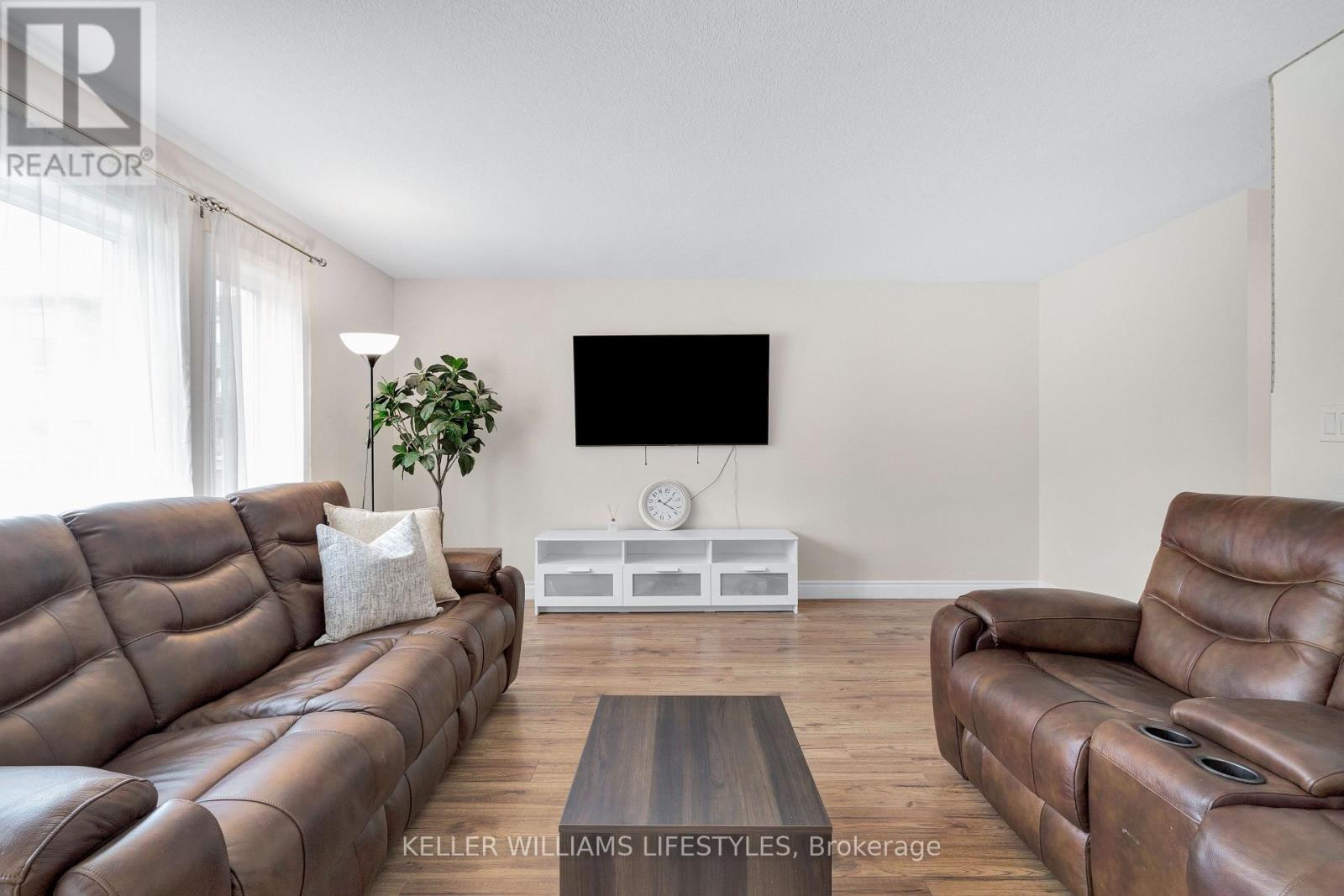 #18 3270 SINGLETON AVENUE - 16