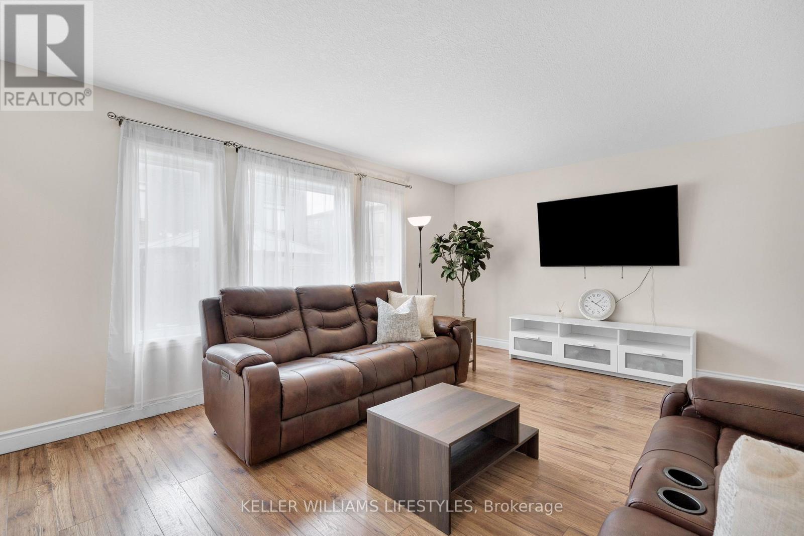 #18 3270 SINGLETON AVENUE - 17
